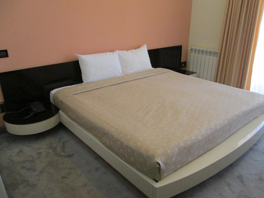 Akhtamar Hotel Cjsc Arzakan Rom bilde
