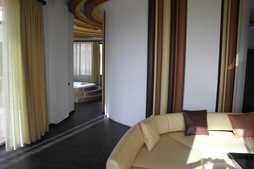 Akhtamar Hotel Cjsc Arzakan Rom bilde