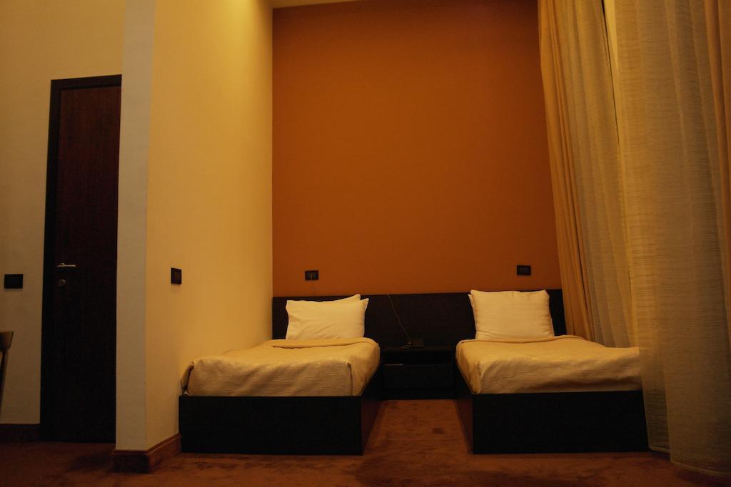 Akhtamar Hotel Cjsc Arzakan Rom bilde